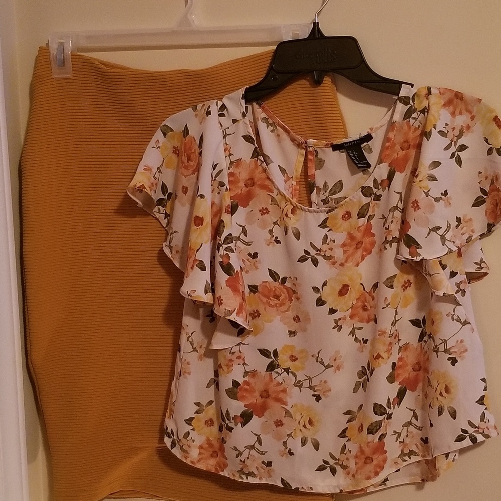 Gold pencil Skirt floral top combo
